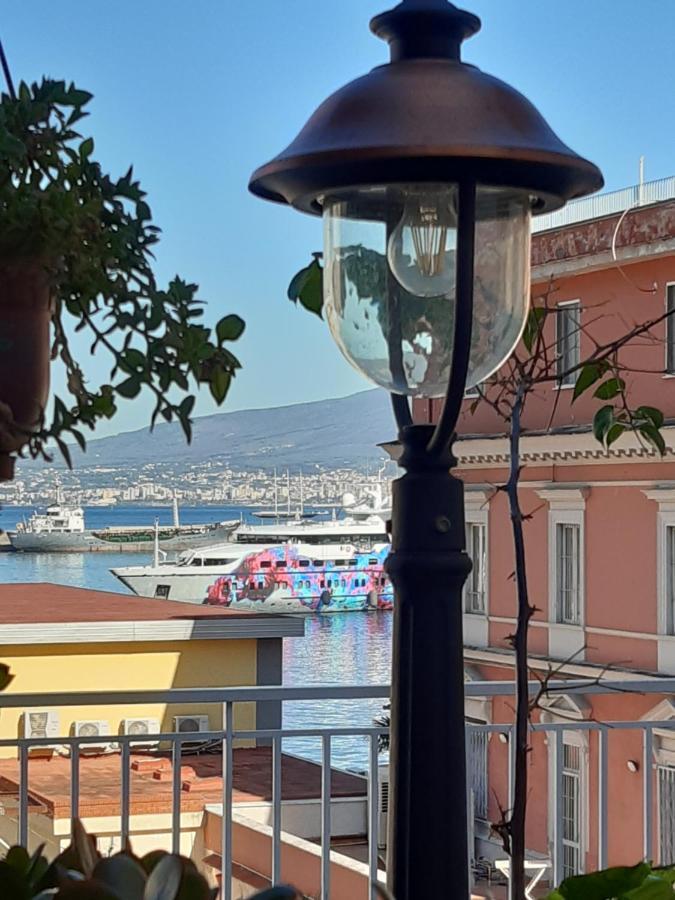 Bed and Breakfast La Terrazza Sul Porto Castellammare di Stabia Exterior foto